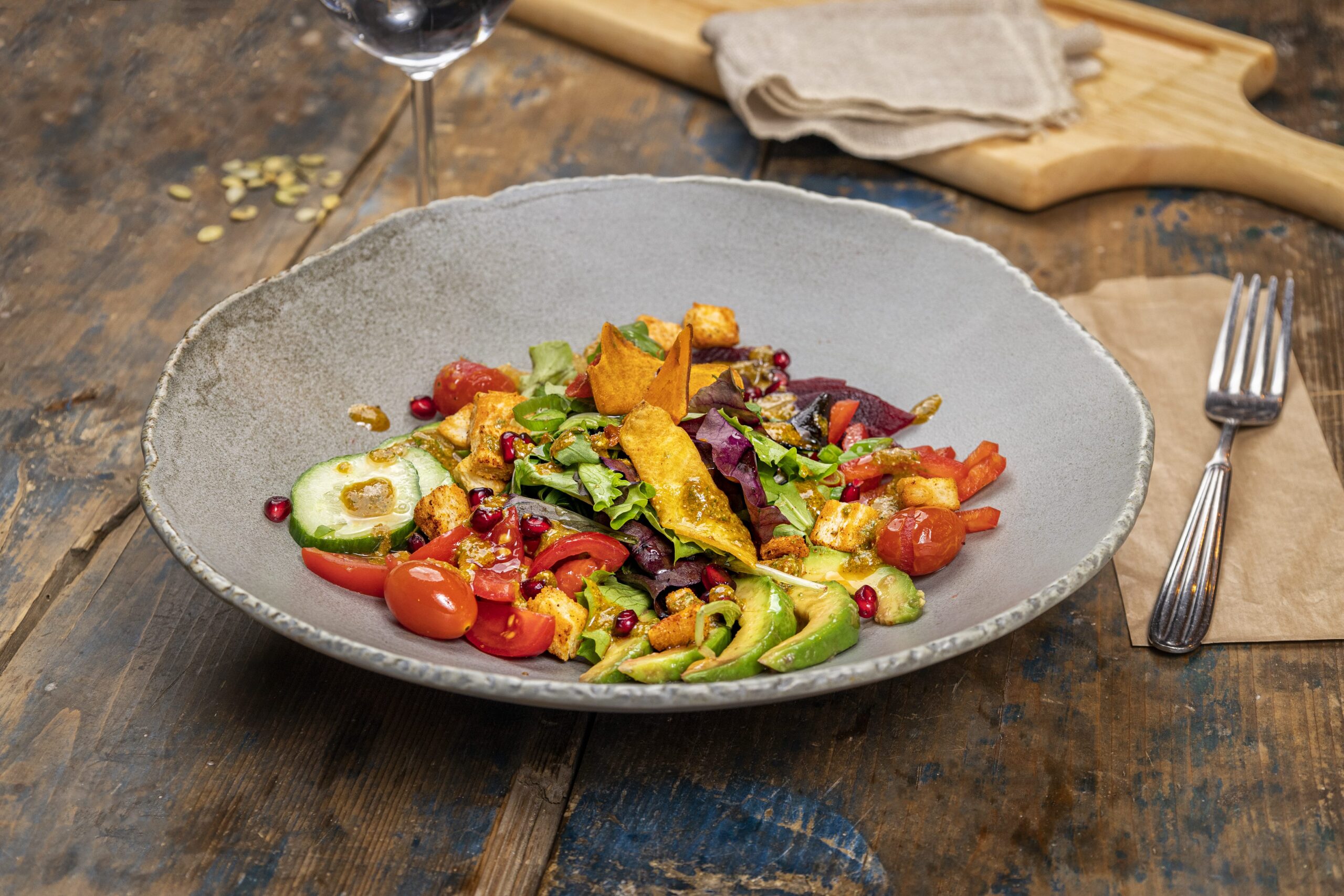 Salată Mediteraneana cu avocado si rodie  300g