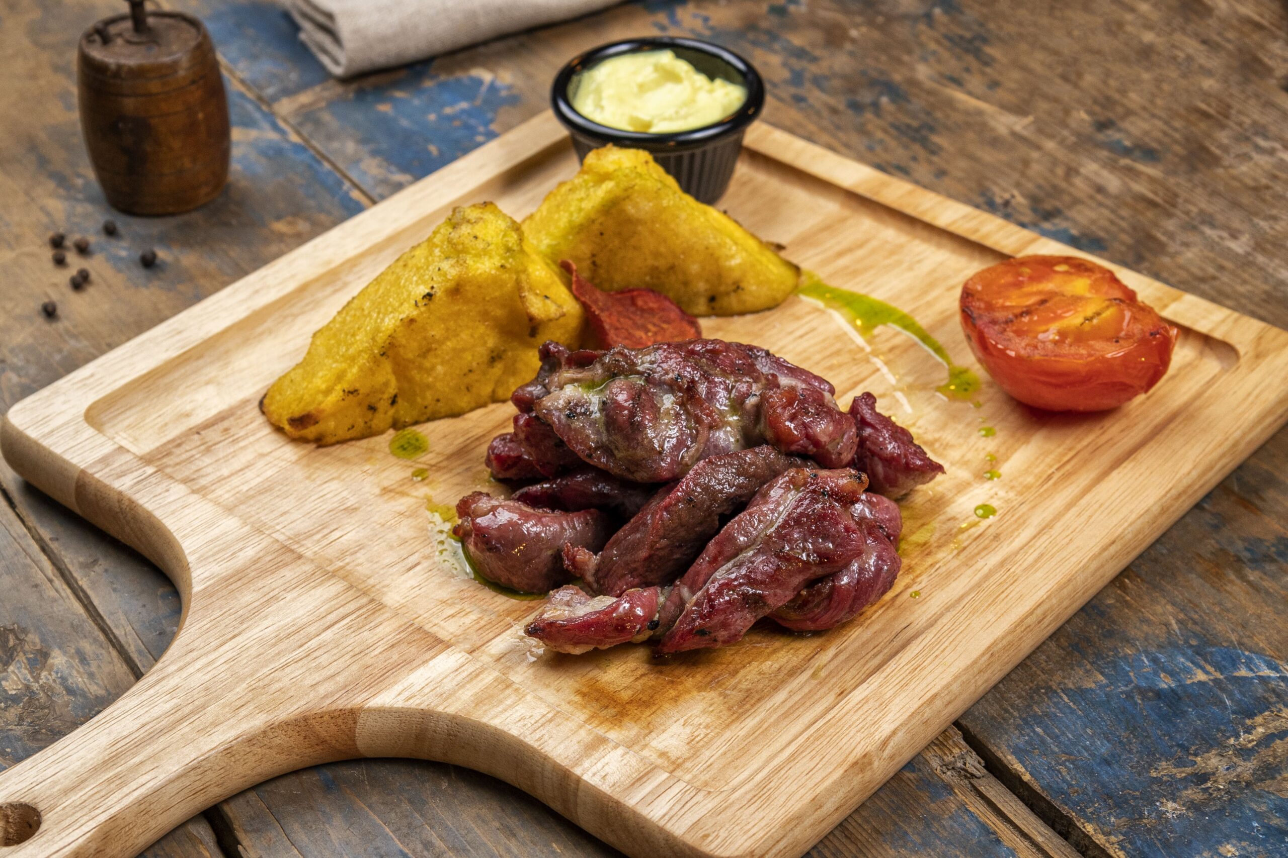 Pastrama de berbecut cu mamaliguta si usturoi 430g (300g)