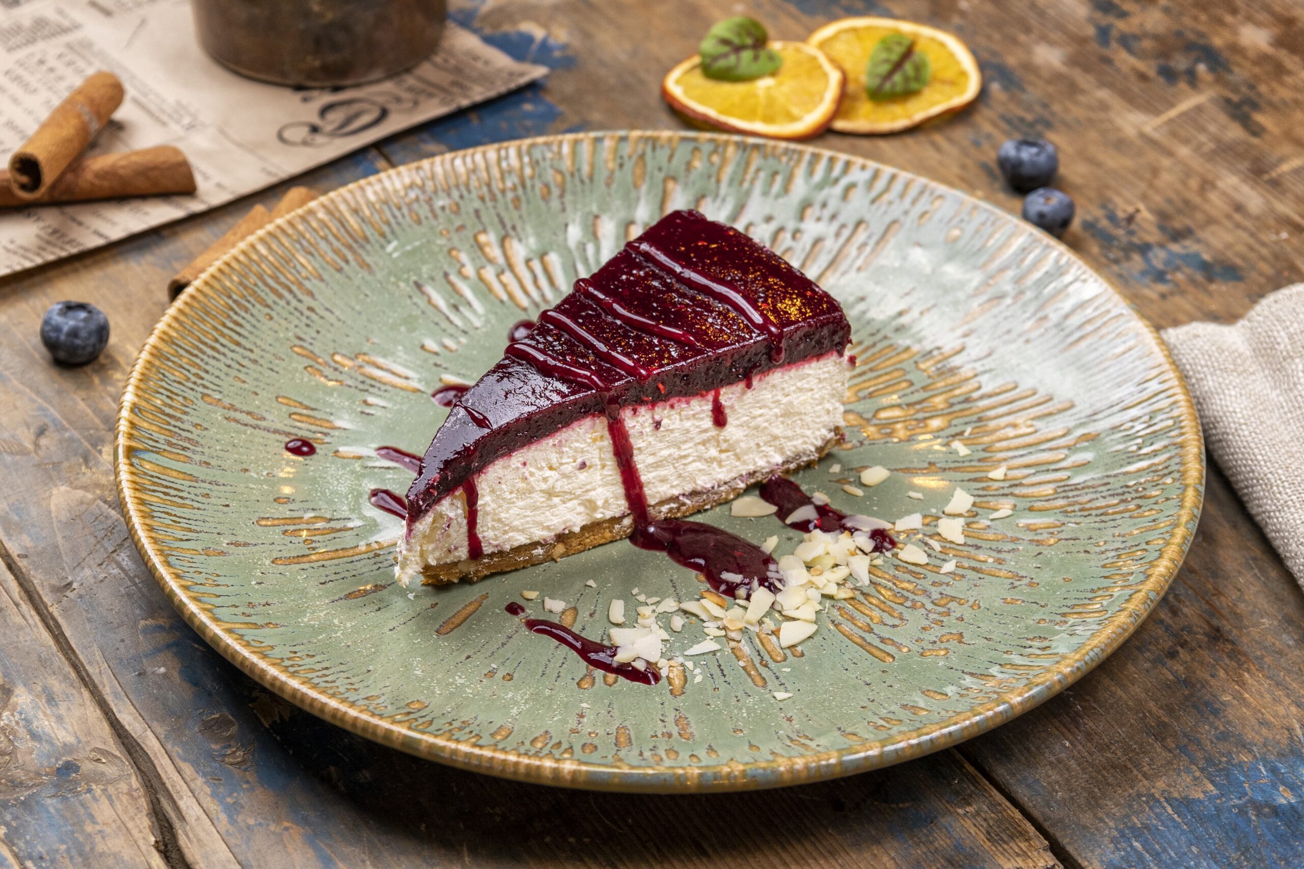 Cheesecake cu sos de fructe de padure 200g (50g)
