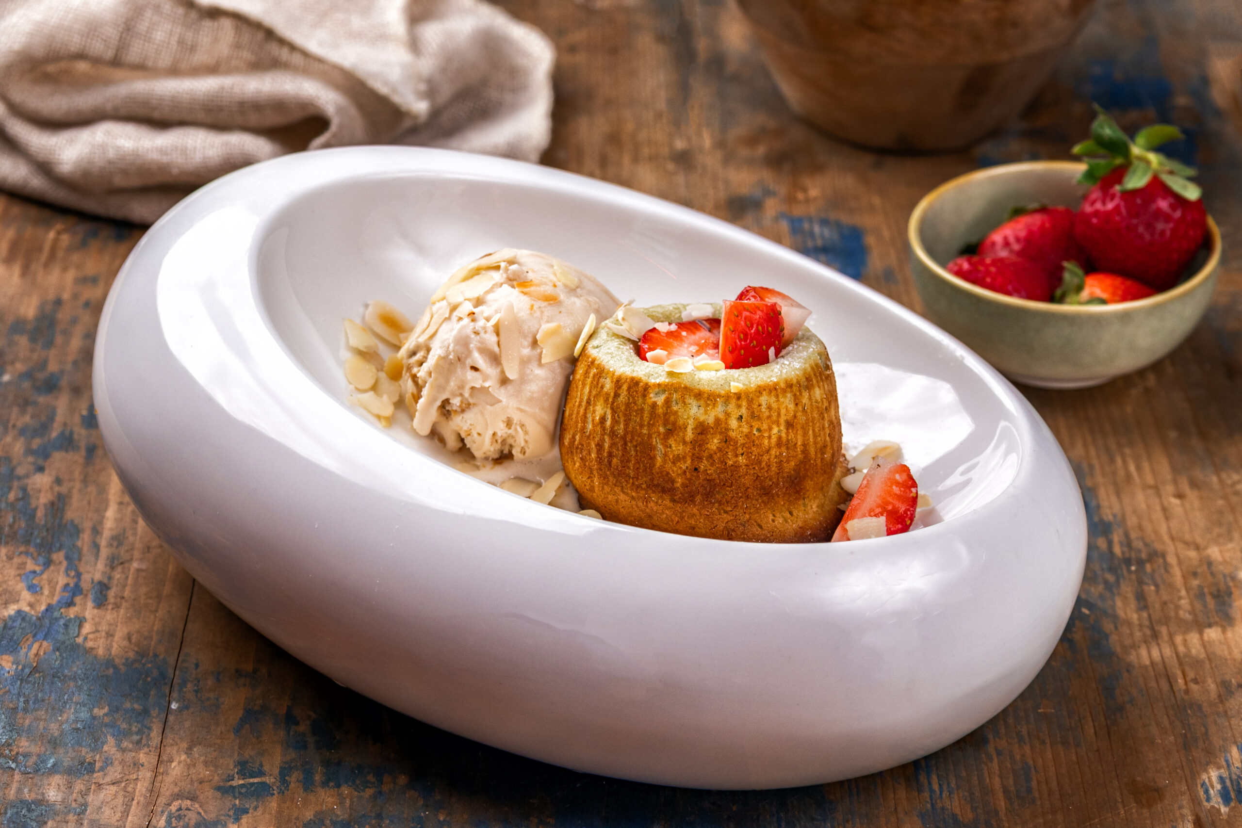 Lava cake cu crema de fistic si ciocolata alba 150g